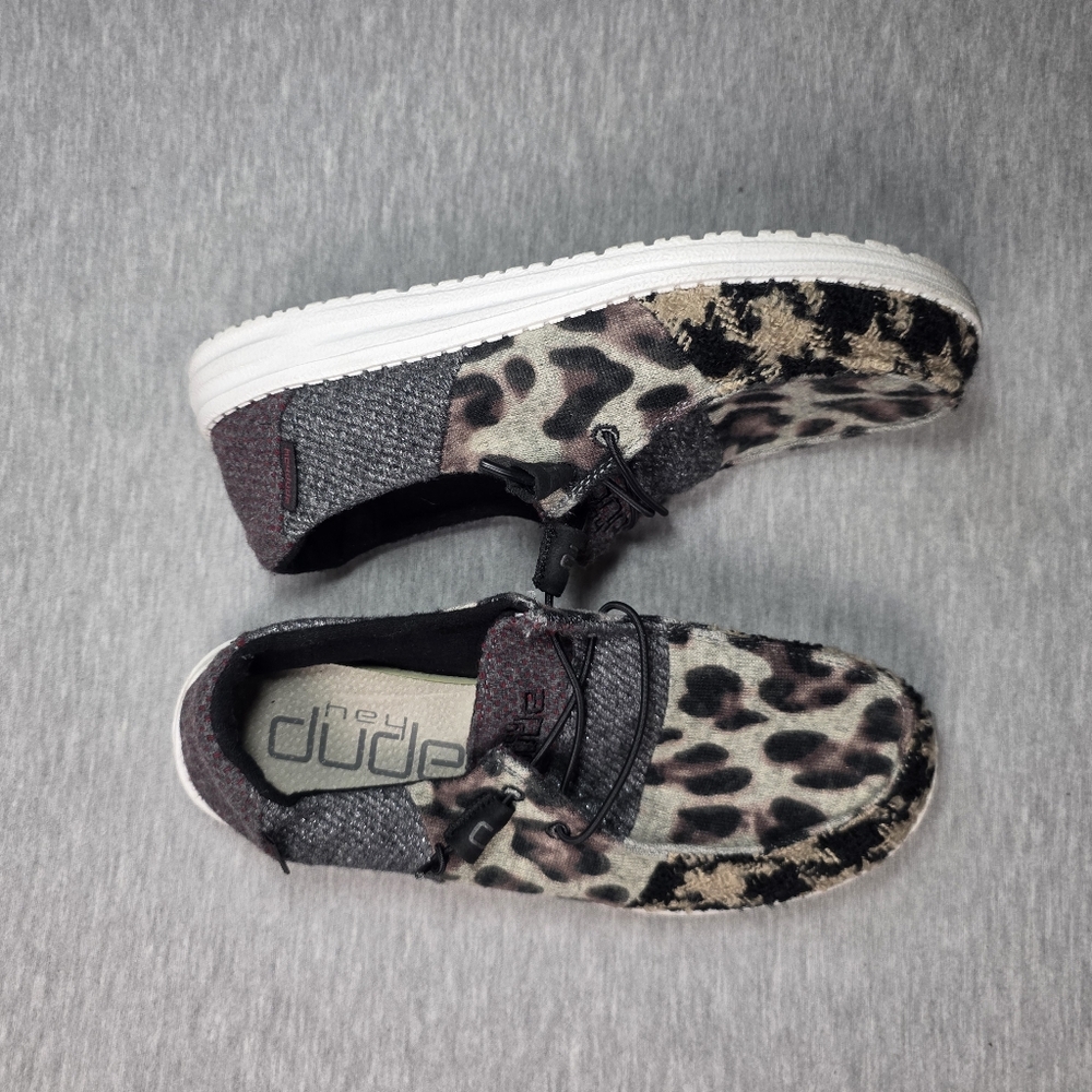 Hey Dude Animal Print Womens Size 8 Casual Shoes - Picture 3 of 6